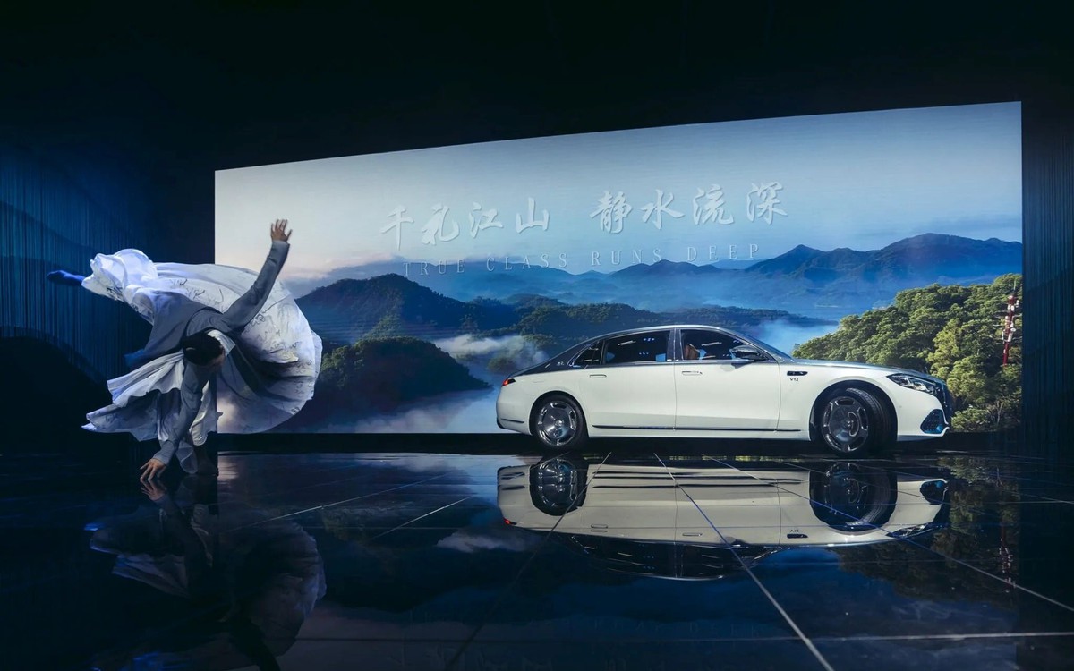 Maybach S-Class 2026 ra mắt: Khoang nội thất hạng thương gia, có AI để trò chuyện và hệ thống treo biết 'ghi nhớ' ổ gà