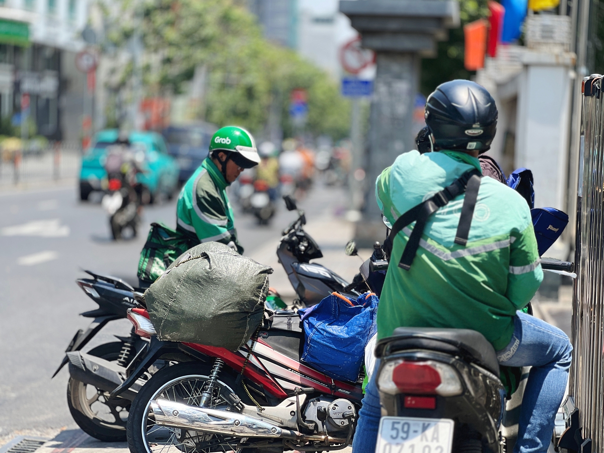 Mỗi cuốc xe một phép tính: Tài xế công nghệ xoay đủ cách giảm hao xăng