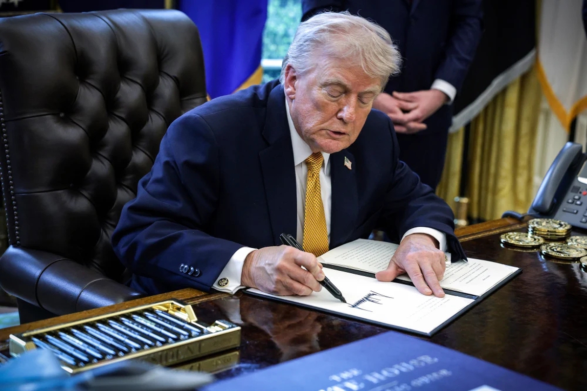 Lần đầu tiên trong lịch sử tiền giấy USD sẽ được in chữ ký của Tổng thống Trump