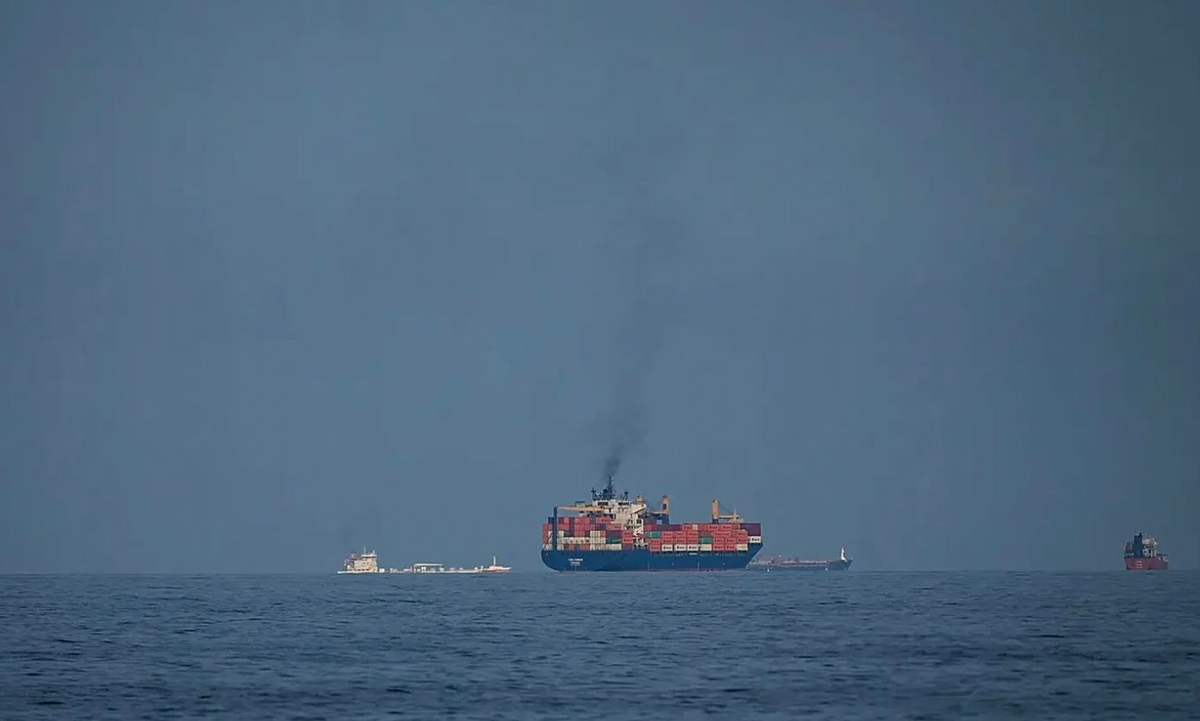 Đang vượt Eo biển Hormuz, 2 tàu chở hàng của một 'quốc gia thân thiện' với Iran bất ngờ quay đầu không thể di chuyển tiếp