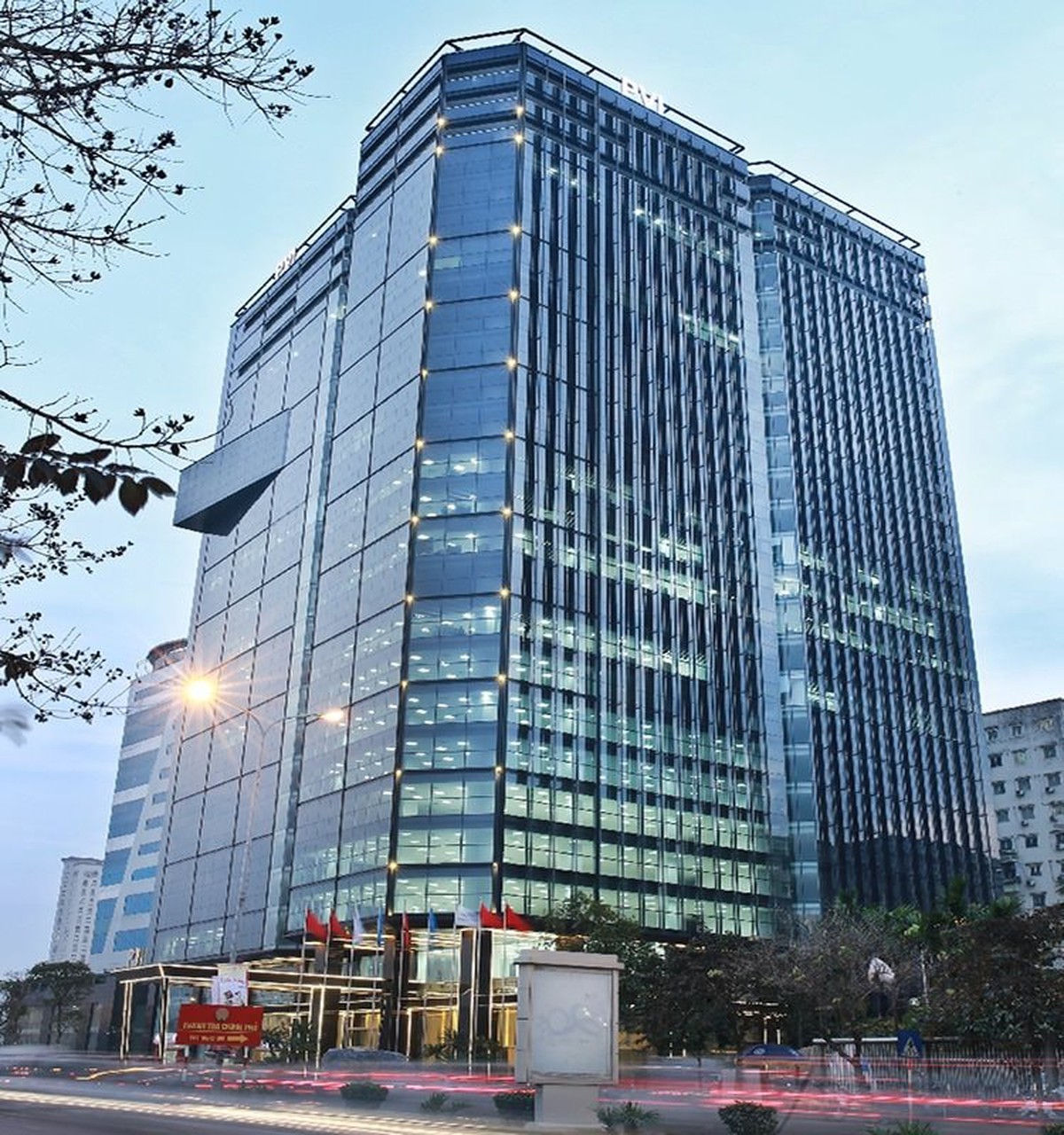 UBCKNN xử phạt 2 công ty “họ” dầu khí vì vi phạm công bố thông tin