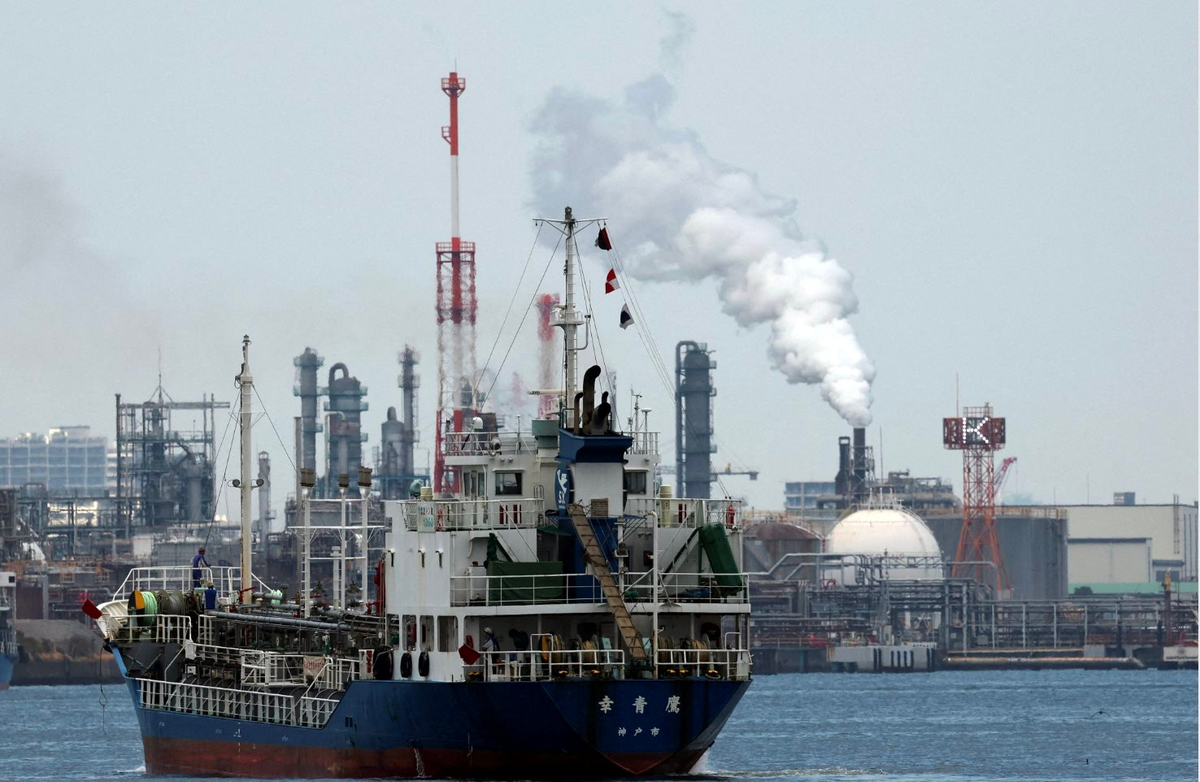 Tàu chở 200.000 thùng dầu Nga đang đến Cuba bất ngờ dừng lại ở một quốc gia ngay gần, thêm 2 tàu chở hàng viện trợ mất liên lạc