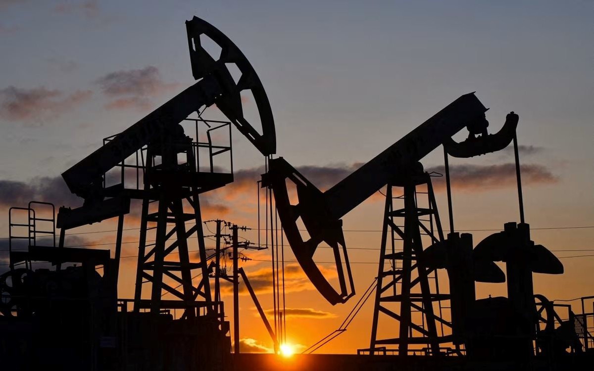 Nền kinh tế đang 'nắng hạn' của Nga bất ngờ gặp 'mưa rào' sau khủng hoảng Trung Đông: Ngồi ung dung bán dầu thu hơn 8,5 tỷ USD/1 tháng