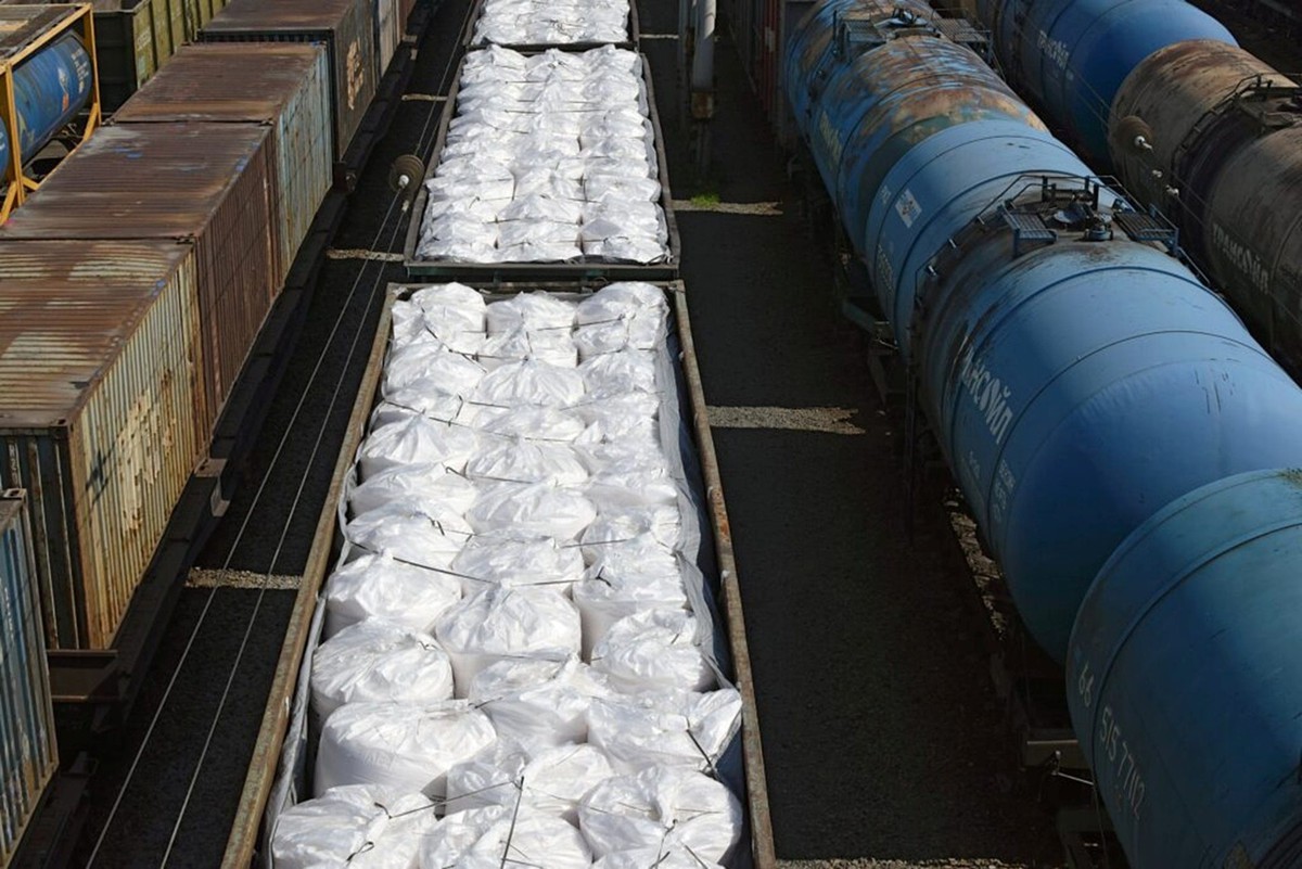 Siết xuất khẩu mặt hàng nuôi sống cả thế giới, Nga 'đánh tiếng' với Mỹ: Hoặc nới trừng phạt, hoặc không còn hàng để dùng