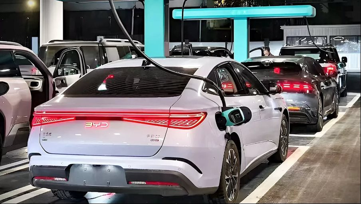 Trung Quốc đang bỏ quá xa các đối thủ về khả năng sạc xe điện: Sạc 9 phút đi 600 km, hết BYD đến CATL, Huawei khoe công nghệ 'đỉnh chóp'
