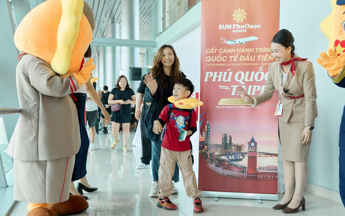 Hơn 200 khách đến Phú Quốc trên chuyến bay quốc tế đầu tiên của Sun PhuQuoc Airways