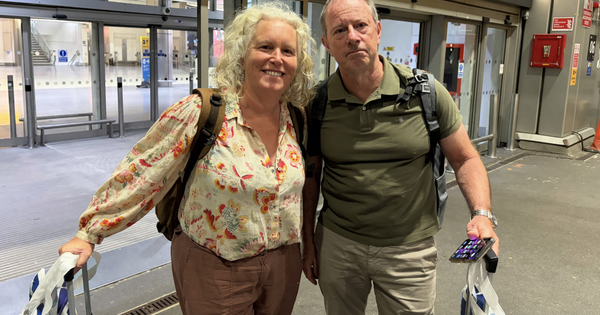 Trải nghiệm hãi hùng của những hành khách được lên chuyến bay đầu tiên giải cứu khỏi UAE