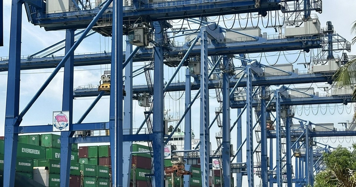 Hải quan chỉ đạo 'thượng khẩn' về áp mức thuế mới với xăng dầu