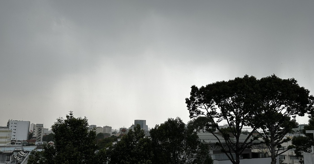 'Mưa vàng' giải nhiệt cho TP.HCM sau những ngày nắng nóng