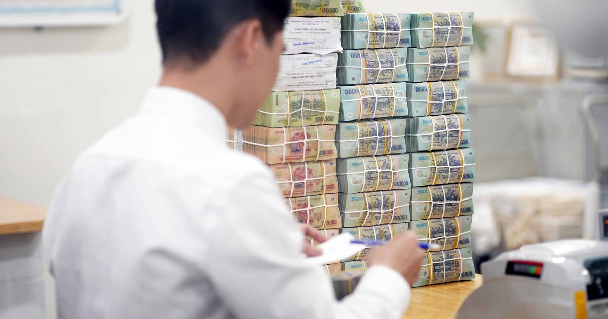 Lãi suất tiết kiệm tăng cao