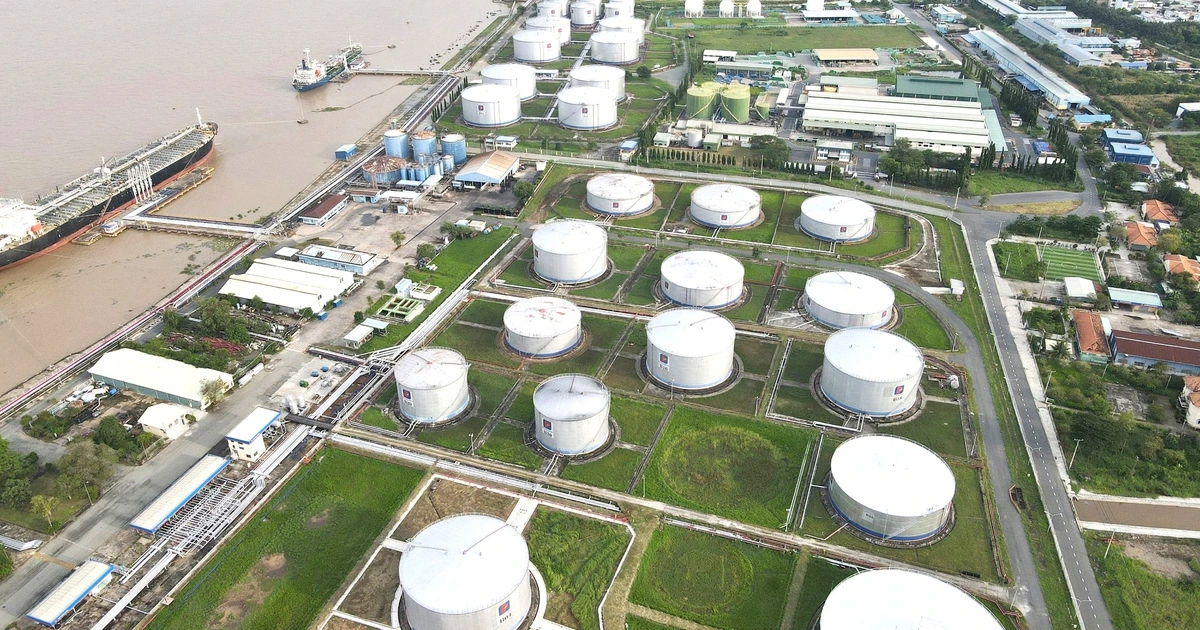 Bình ổn giá xăng dầu: Cần giải pháp đồng bộ