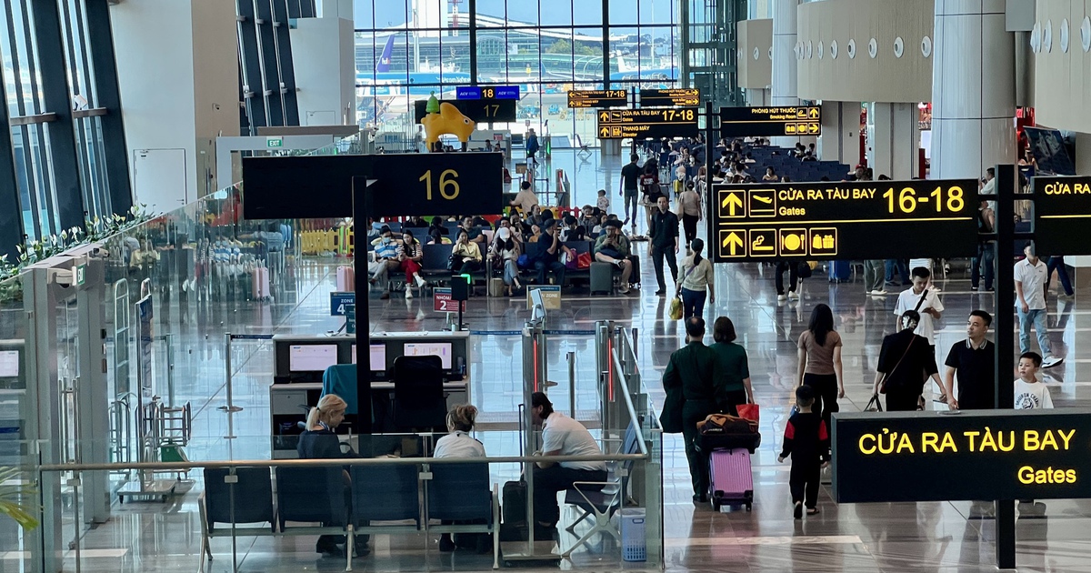 Tỷ lệ khách tự ngã tại sân bay Tân Sơn Nhất giảm mạnh gần 40%