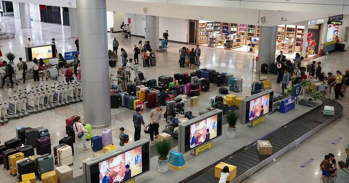 Đề xuất miễn thuế, tăng trần giá vé để hàng không vượt 'bão dầu'