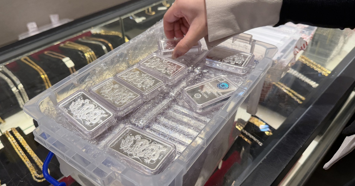 Giá bạc tăng vọt lên sát 92 triệu đồng/kg