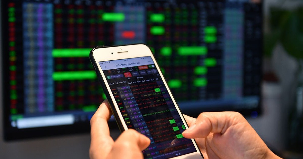 Một cá nhân dùng 26 tài khoản làm giá cổ phiếu bị xử phạt 1,5 tỉ đồng