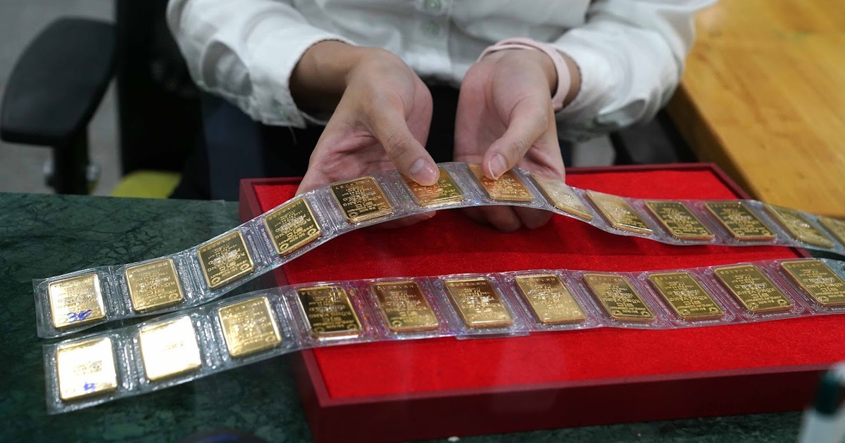 Giá vàng đứng im, giá bạc tiếp tục giảm ngay đầu tuần
