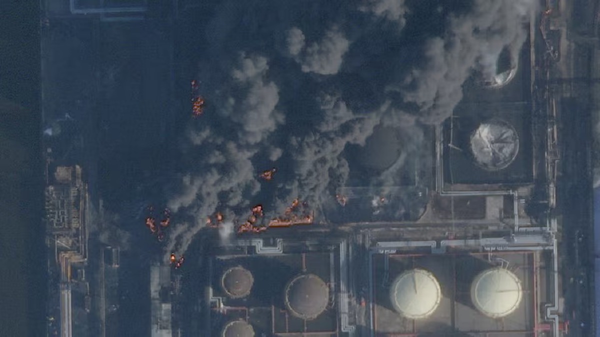 Thu ít nhất 760 triệu USD mỗi ngày khi xung đột bùng phát, 1 nước lợi kép nhờ quyết định của Mỹ