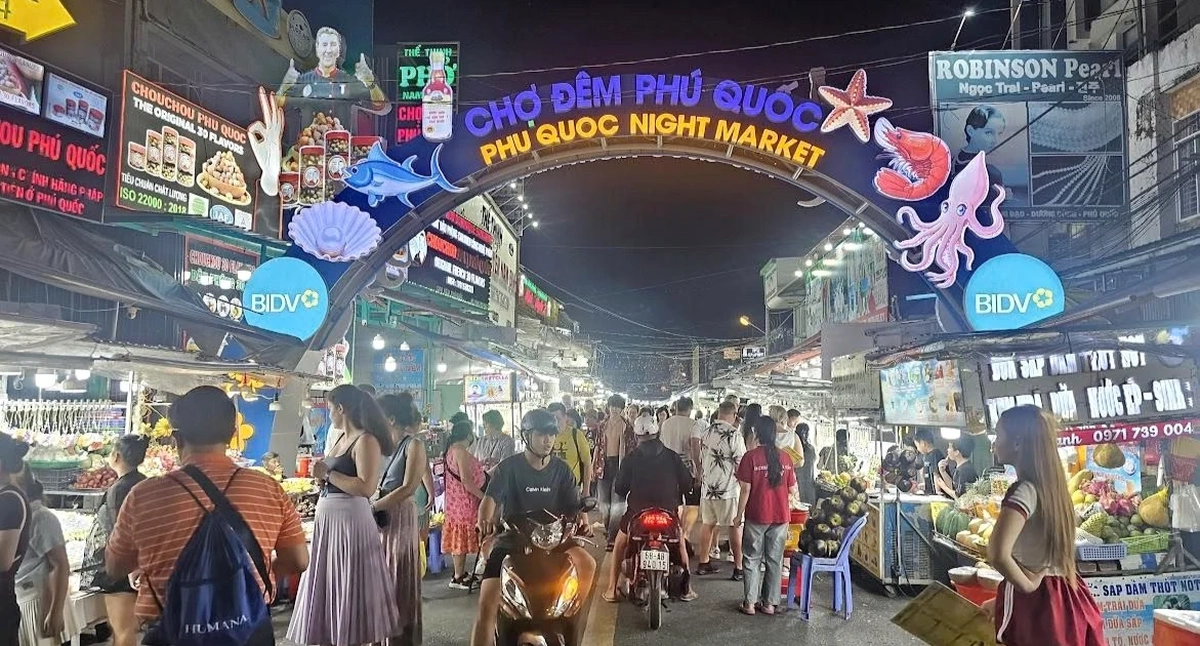 Chủ tịch đặc khu Phú Quốc: 'Không có chuyện dẹp bỏ chợ đêm'
