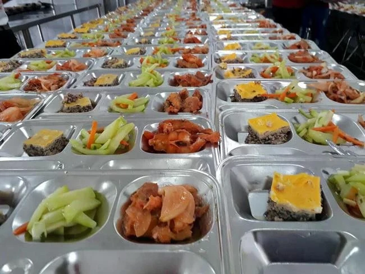 Vụ thịt lợn dịch vào trường học: Thấy gì về thị trường suất ăn tỷ USD tại Việt Nam?