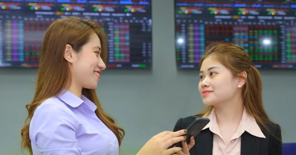 Người chơi chứng khoán lãi thật trong 'ngày nói dối'