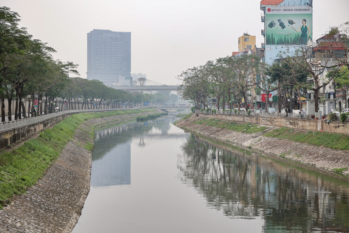 Sau 6 tháng hồi sinh, dòng 'sông chết' ở Hà Nội thay đổi ra sao?